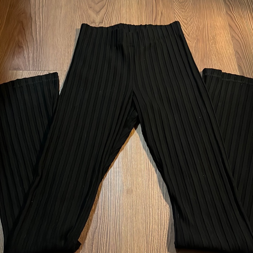 Womens Good American black flare pants. Size 25